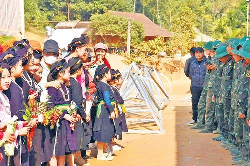 Yên Bái: Tết sớm với đồng bào vùng lũ ở làng Át Thượng