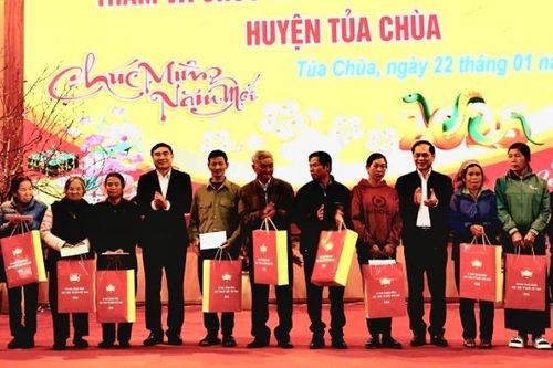 Phó Thủ tướng Chính phủ Bùi Thanh Sơn chúc Tết nhân dân huyện Tủa Chùa
