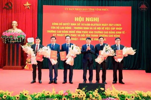 Thành lập Trường cao đẳng Kỹ thuật - Công nghệ Vĩnh Phúc trên cơ sở sáp nhập hai trường cao đẳng nghề