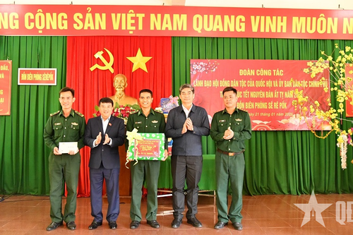 Đoàn công tác của Hội đồng Dân tộc của Quốc hội và Ủy ban Dân tộc của Chính phủ thăm và chúc Tết Đồn Biên phòng Sê Rê Pốk