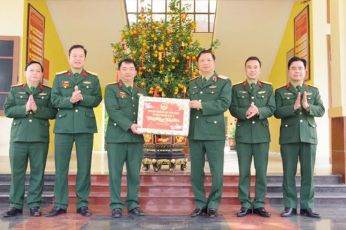 Tư lệnh Quân khu 4 kiểm tra, chúc Tết các đơn vị thuộc Sư đoàn 968