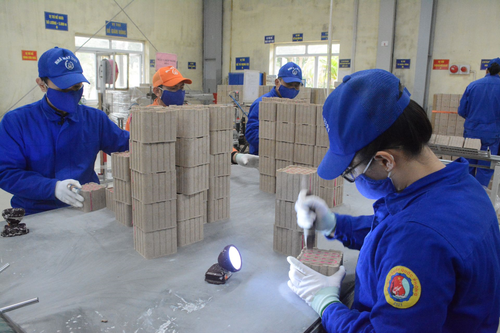 Chăm lo cho người lao động vì sự phát triển bền vững