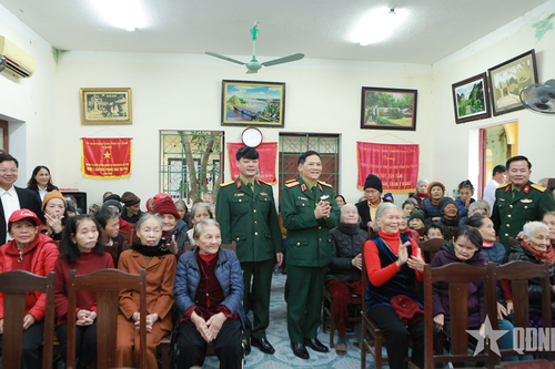 Trung tướng Phạm Trường Sơn thăm, tặng quà Trung tâm Điều dưỡng người có công và bảo trợ xã hội tỉnh Hà Tĩnh