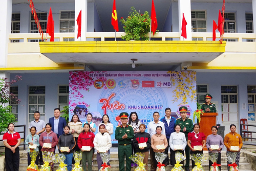 Xuân về trên vùng cao Phước Chiến