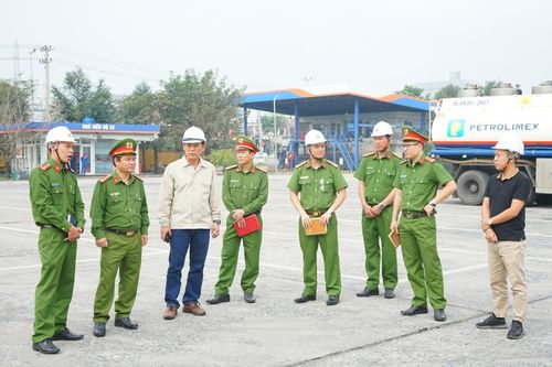 Kiểm tra đột xuất công tác PCCC tại Tổng kho xăng dầu Khu vực V dịp Tết Nguyên đán