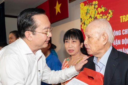 Chương trình họp mặt trao quà tết - xuân năm 2025