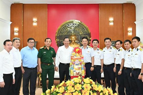 Chủ tịch UBND TPHCM Phan Văn Mãi thăm, chúc tết các tập thể, cá nhân