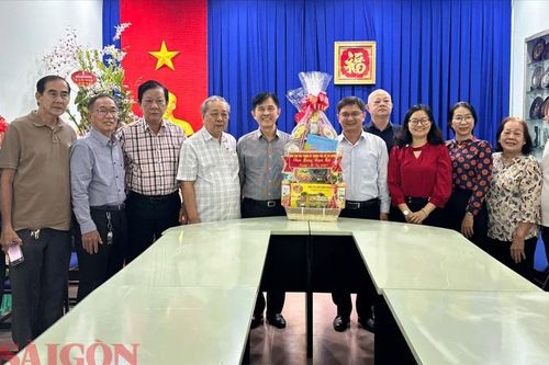 Trưởng Ban Dân vận Thành ủy TPHCM Nguyễn Mạnh Cường chúc tết Hội quán người Hoa
