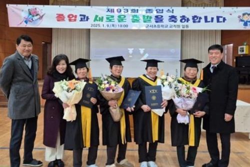 Hàn Quốc: 4 cụ bà tốt nghiệp tiểu học