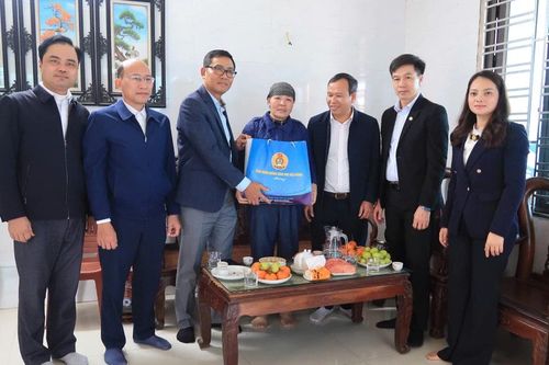 Ngành Giáo dục Hải Phòng thăm chúc tết và tặng quà nhà giáo dịp Tết Ất Tỵ