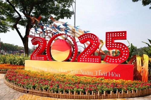 Hội hoa Xuân Phú Mỹ Hưng Tết Ất Tỵ 2025 tất bật trước ngày khai mạc