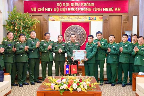 Bộ Chỉ huy quân sự tỉnh Houaphanh (Lào) chúc Tết Ất Tỵ 2025 bộ đội biên phòng Nghệ An