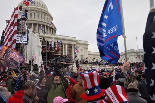 Hàng trăm đối tượng bạo loạn Điện Capitol được thả sau lệnh ân xá của ông Trump