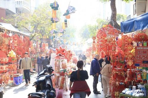 Nhộn nhịp không khí chợ Tết tại phố cổ Hà Nội