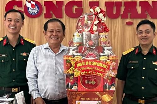 Đảng ủy, Bộ Tư lệnh Quân khu 7 chúc Tết báo Nhà báo và Công luận