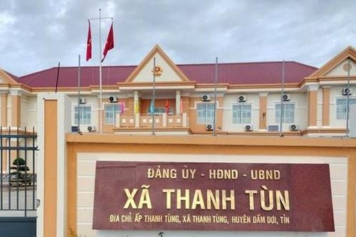 Khiển trách bí thư xã ở Cà Mau gỡ máy lạnh cơ quan đem về nhà