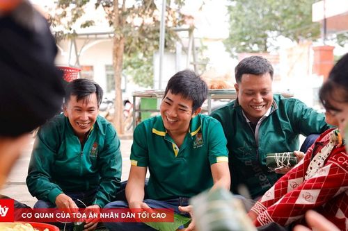 Larue mang 'Tết tấn tới' đến người dân tại nhiều tỉnh thành