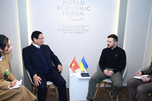 Thủ tướng Phạm Minh Chính gặp Tổng thống Ukraine Volodymyr Zelensky