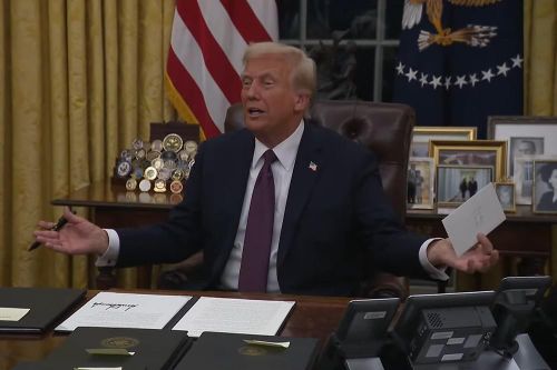 Hơn 20 bang khởi kiện ông Trump do hủy quy định 'sinh ra ở Mỹ là công dân Mỹ'