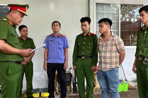 Diễn biến mới vụ nhóm thanh niên nổ súng pháo, cầm gạch đá tấn công nhà dân