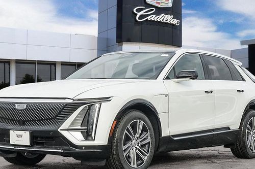 Chủ xe Cadillac 'than trời' vì chờ 9 tháng vẫn không có phụ tùng thay thế