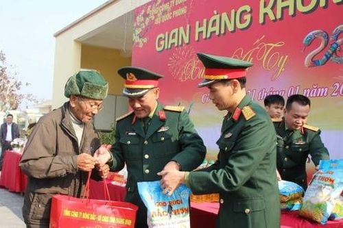 Tết hải đảo, thắm tình quân dân
