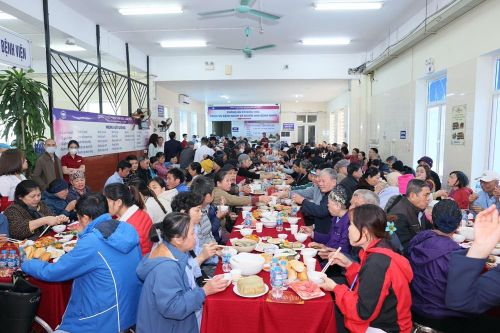 300 mâm cơm tất niên gói trọn hơi ấm gia đình