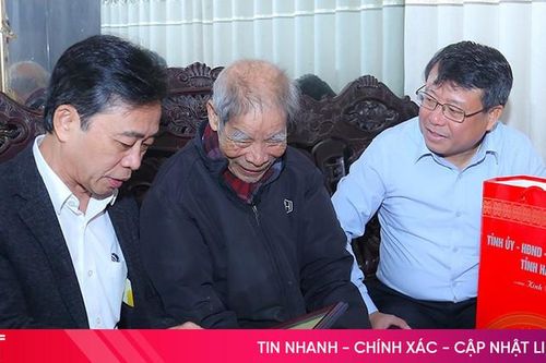 Phó Bí thư Thường trực Tỉnh ủy chúc Tết gia đình chính sách, chúc thọ người cao tuổi