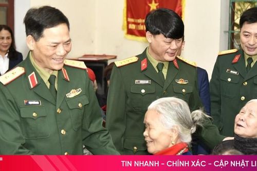 Trung tướng Phạm Trường Sơn tặng quà Tết tại Trung tâm Điều dưỡng người có công và Bảo trợ xã hội