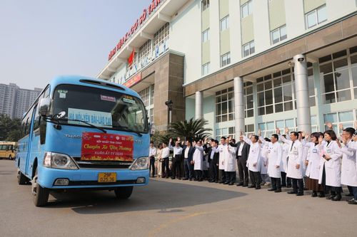 Mang yêu thương đến với bệnh nhân ung thư dịp Tết