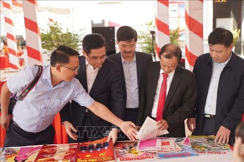 Tưng bừng ngày hội báo Xuân