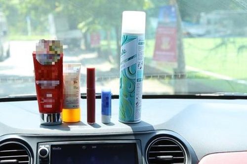 Những vật dụng tài xế không nên để trong xe ô tô