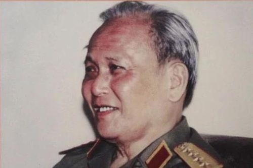Vị đại tướng đốt toàn bộ bản kiểm điểm của các cán bộ, là huyền thoại được đích thân Bác Hồ đặt bí danh