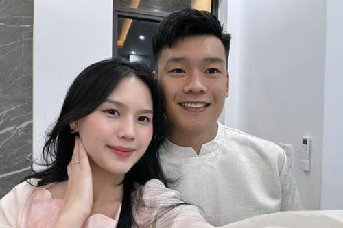 Hành động đẹp của vợ chồng trung vệ Thành Chung