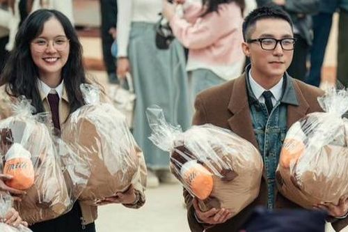 Lộ cách xưng hô của Sơn Tùng với Hải Tú