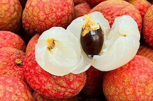 Vải thiều Úc 1,5 triệu đồng/kg, cherry King 2,9 triệu đồng/thùng hút khách cận Tết