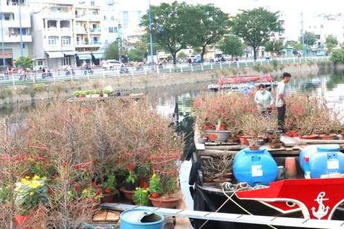 TPHCM: Thuyền ghe nô nức cập chợ hoa xuân 'Trên bến dưới thuyền'