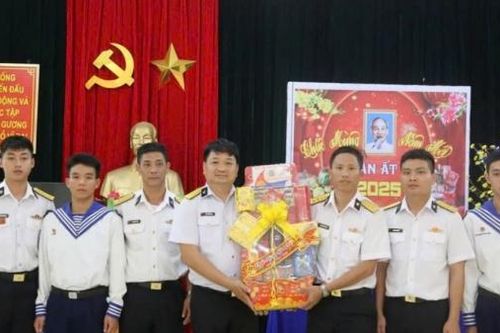 Vùng 4 Hải quân kiểm tra công tác sẵn sàng chiến đấu ở đảo Bình Ba