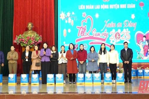 Ấm áp chương trình 'Tết sum vầy - Xuân ơn Đảng' 2025 tại huyện Như Xuân