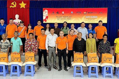 Trao 500 phần quà Tết cho đồng bào Khmer huyện Tri Tôn
