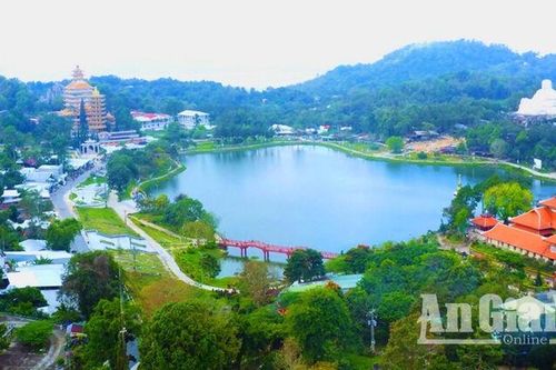 Miền 'đất Phật' trên núi Cấm