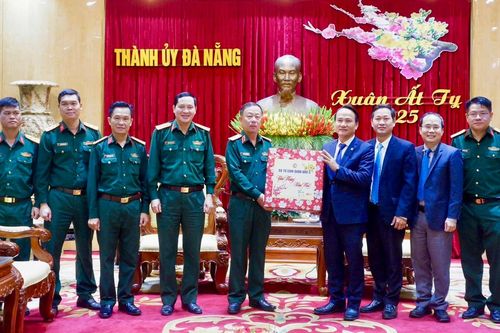 Các cơ quan, đơn vị chúc Tết Thành ủy