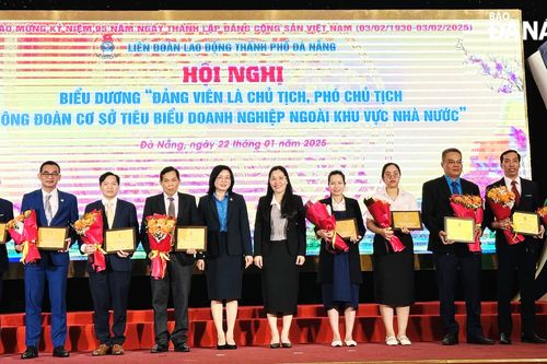 Tuyên dương 35 đảng viên là chủ tịch, phó chủ tịch công đoàn cơ sở ở doanh nghiệp ngoài khu vực nhà nước