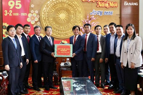 Bí thư Thành ủy Nguyễn Văn Quảng thăm, chúc Tết các địa phương