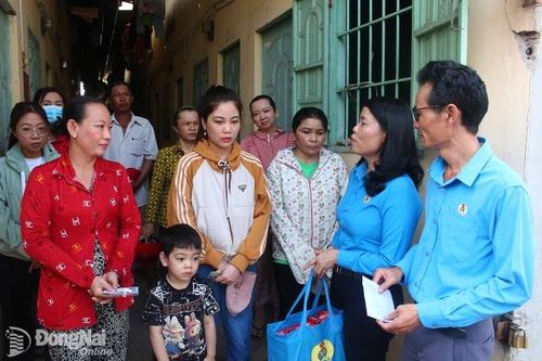 Chuyện những lao động đón Tết xa quê