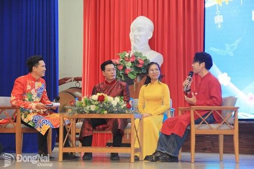 Người trẻ với văn hóa Tết Việt