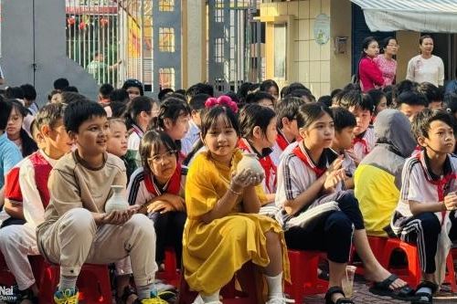 Cần lưu ý gì để bảo vệ sức khỏe trẻ em dịp Tết và mùa lễ hội?