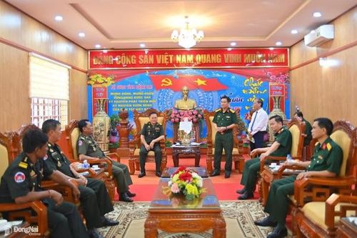 Các đơn vị Quân đội Hoàng gia Campuchia đến thăm, chúc Tết Bộ Chỉ huy quân sự tỉnh Đồng Nai