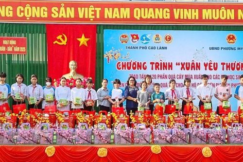 Ấm áp, nghĩa tình phiên chợ 'Tết Nhân ái'