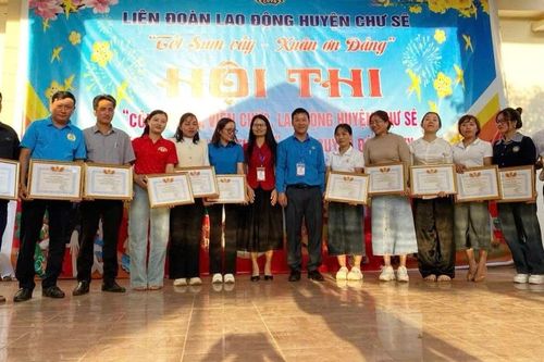 Chư Sê: 19 đội thi tranh tài làm bánh mứt truyền thống